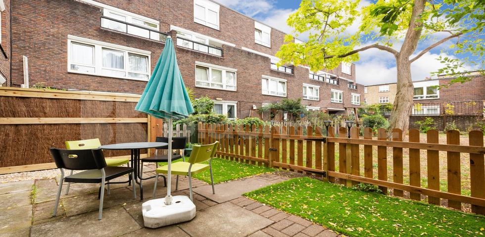 			3 Bedroom, 1 bath, 1 reception Flat			 Oakley Square, Camden